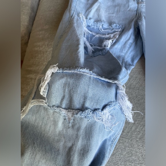 SOLD American Eagle Distressed Mom Jean Size 4 - Picture 6 of 10